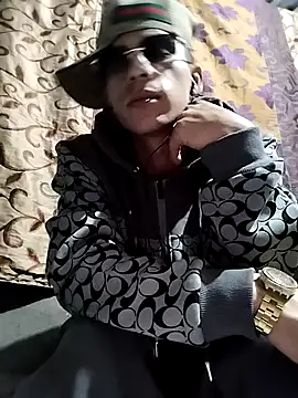 Tussi-amor online show from October 2025 05:15:02 AM