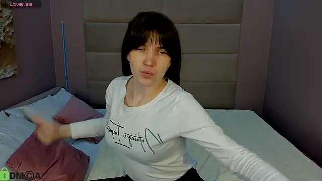 Snapshot of MalvinaDream chatting on April 2026 01:19:01 AM MalvinaDream online show from April 2026 01:19:01 AM