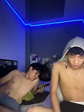 Snapshot of Kailertwink chatting on June 2026 11:43:01 PM Kailertwink online show from June 2026 11:43:01 PM