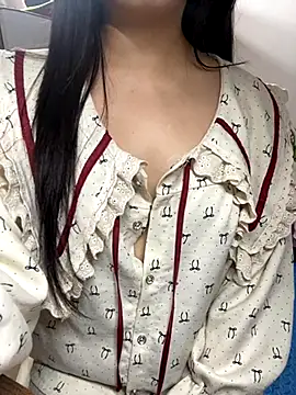 Snapshot of Luzizi- chatting on December 2025 05:08:02 PM Luzizi- online show from December 2025 05:08:02 PM