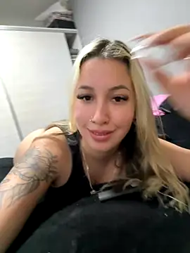 miagarcia250 online show from November 2025 04:39:02 PM