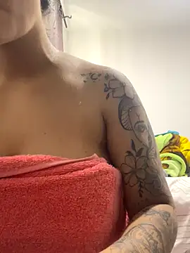 AmyMartinelli online show from October 2025 09:02:02 PM