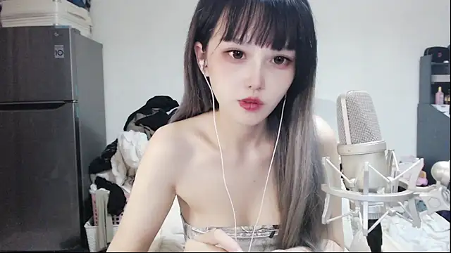 Snapshot of twlilybae chatting on June 2026 03:33:02 AM twlilybae online show from June 2026 03:33:02 AM