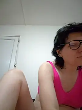 Vera Elle online show from March 2026 07:18:02 PM