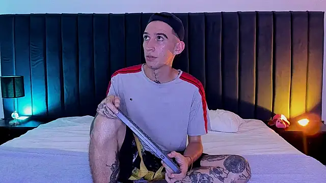 dominik thompson777 online show from September 2025 09:04:02 PM