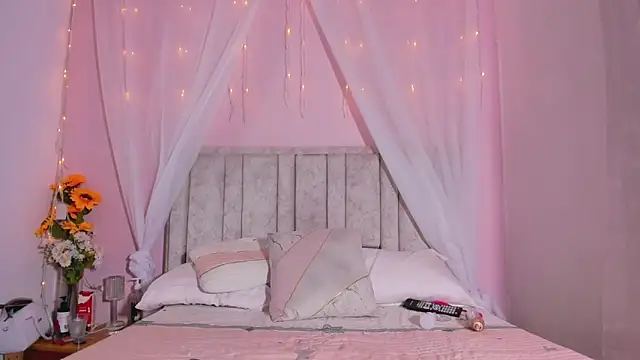 Snapshot of Rachellcooperrr chatting on September 2025 10:15:01 AM Rachellcooperrr online show from September 2025 10:15:01 AM