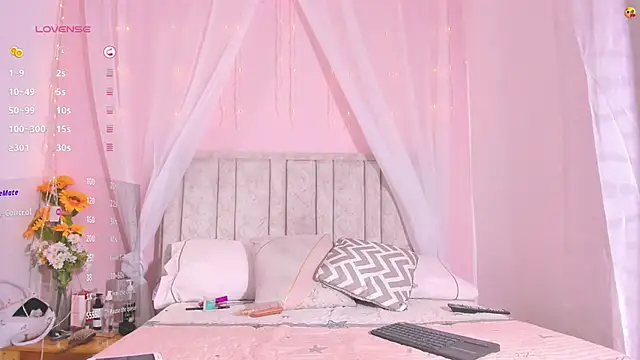 Snapshot of Rachellcooperrr chatting on September 2025 06:30:01 PM Rachellcooperrr online show from September 2025 06:30:01 PM