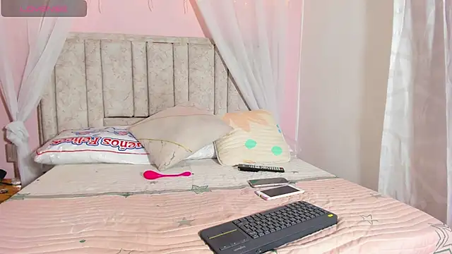 Snapshot of Rachellcooperrr chatting on September 2025 09:18:01 PM Rachellcooperrr online show from September 2025 09:18:01 PM