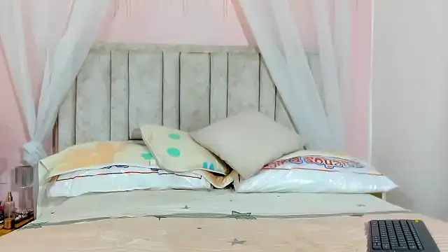 Snapshot of Rachellcooperrr chatting on September 2025 12:49:01 AM Rachellcooperrr online show from September 2025 12:49:01 AM