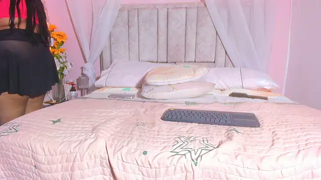 Snapshot of Rachellcooperrr chatting on October 2025 08:15:02 AM Rachellcooperrr online show from October 2025 08:15:02 AM