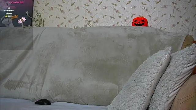 johnstoneisland online show from October 2025 06:28:02 PM