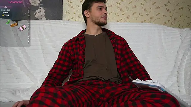 johnstoneisland online show from December 2025 09:17:01 AM