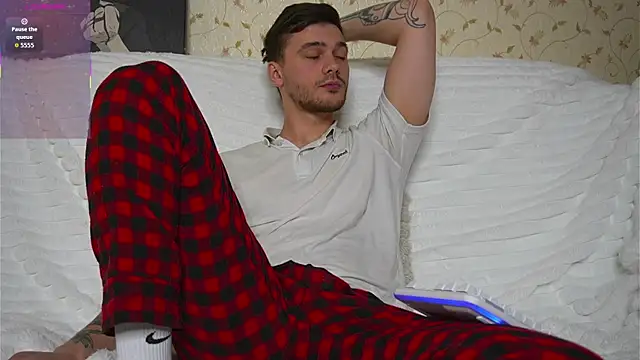 johnstoneisland online show from April 2026 07:41:01 PM