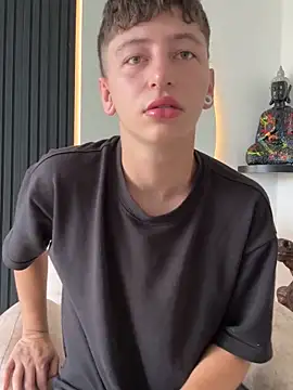 Snapshot of aronn_tay chatting on November 2025 04:51:02 PM aronn tay online show from November 2025 04:51:02 PM