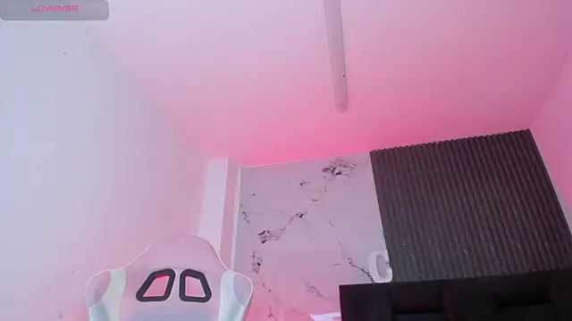 chloesagee online show from June 2026 09:21:02 PM