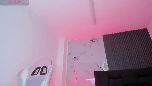 chloesagee online show from June 2026 11:13:02 PM