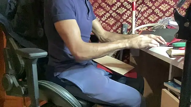 JUSTFORRICH online show from December 2025 10:40:02 PM