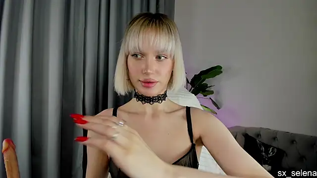 Ice Strawberry online show from April 2026 03:04:02 AM