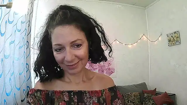 Snapshot of ValleriWind chatting on May 2026 08:21:01 AM ValleriWind online show from May 2026 08:21:01 AM