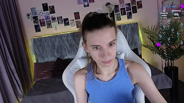 Snapshot of kaleriyaa_ chatting on October 2025 01:22:01 AM kaleriyaa online show from October 2025 01:22:01 AM