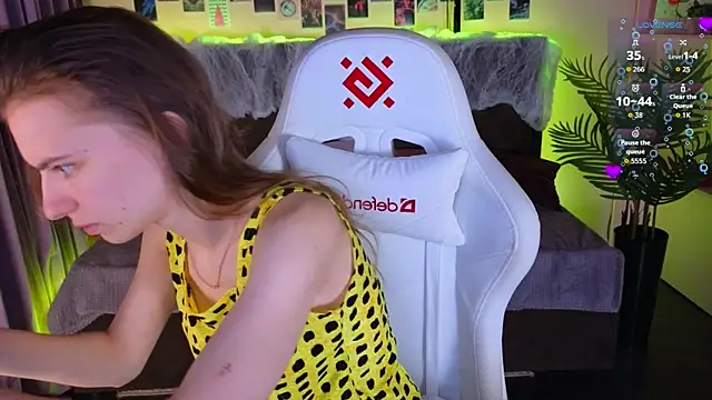 Snapshot of kaleriyaa_ chatting on October 2025 01:29:01 AM kaleriyaa online show from October 2025 01:29:01 AM