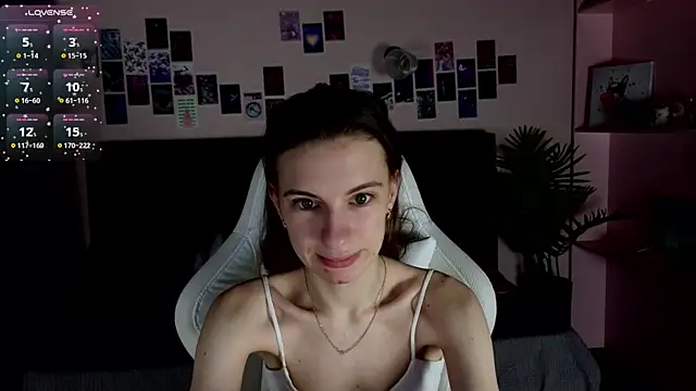 Snapshot of kaleriyaa_ chatting on November 2025 01:25:02 AM kaleriyaa online show from November 2025 01:25:02 AM