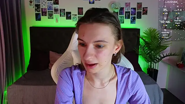 Snapshot of kaleriyaa_ chatting on November 2025 07:51:02 AM kaleriyaa online show from November 2025 07:51:02 AM