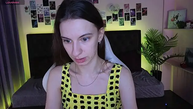 Snapshot of kaleriyaa_ chatting on December 2025 03:01:01 AM kaleriyaa online show from December 2025 03:01:01 AM