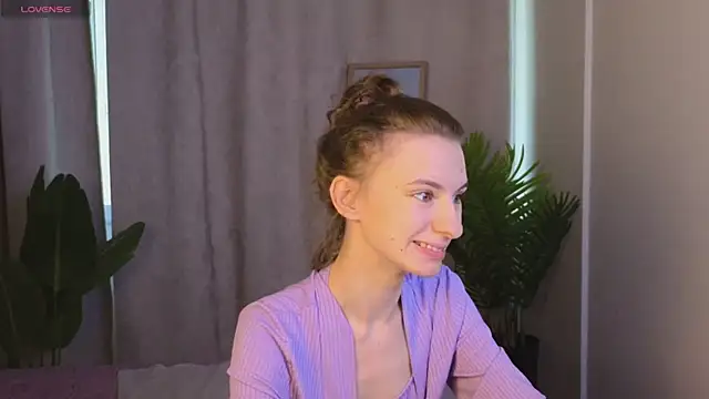 Snapshot of kaleriyaa_ chatting on July 2026 01:25:01 AM kaleriyaa online show from July 2026 01:25:01 AM