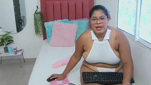 Daniiela lan online show from November 2025 05:57:01 PM