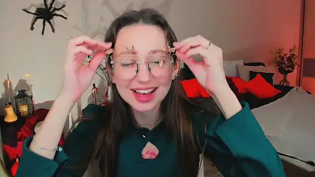 YourLovellyStory online show from October 2025 09:21:02 AM