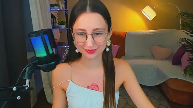 YourLovellyStory online show from November 2025 11:42:02 AM