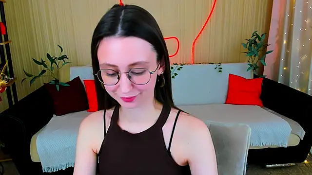 YourLovellyStory online show from April 2026 07:22:01 PM