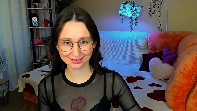 Snapshot of YourLovellyStory chatting on June 2026 12:32:01 PM YourLovellyStory online show from June 2026 12:32:01 PM