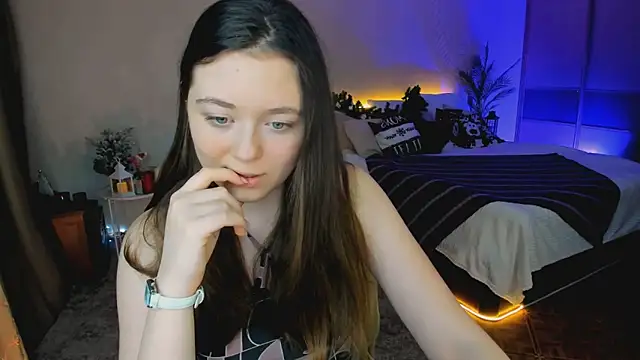 AlluringLookk online show from December 2025 01:16:02 PM