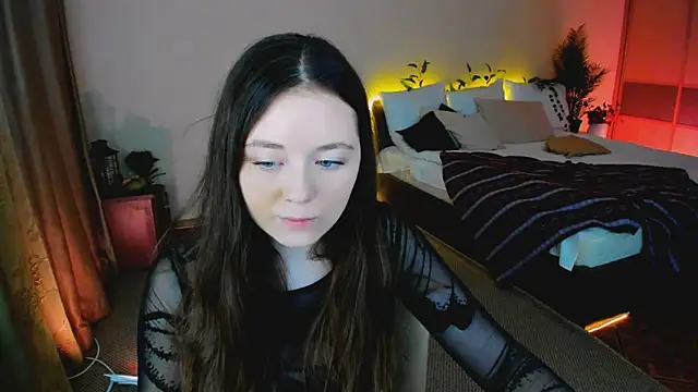 AlluringLookk online show from February 2026 04:43:01 PM