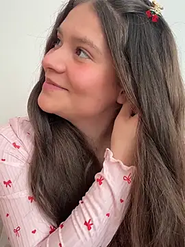 Emilyybennet  online show from June 2026 09:21:02 PM