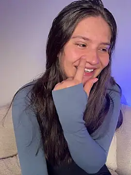 Emilyybennet  online show from June 2026 12:33:02 AM