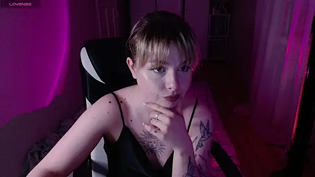 Snapshot of AngelicaHollywood chatting on March 2026 08:02:01 PM AngelicaHollywood online show from March 2026 08:02:01 PM