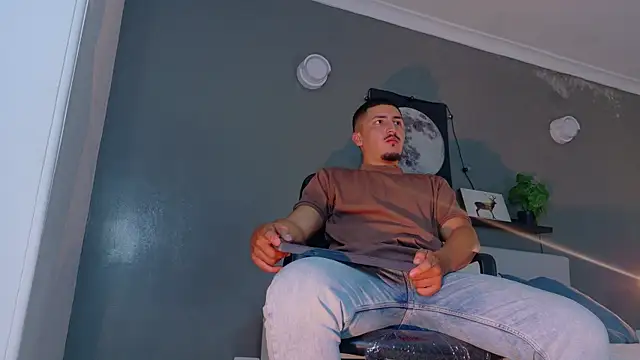 MrFox   online show from October 2025 07:48:01 PM