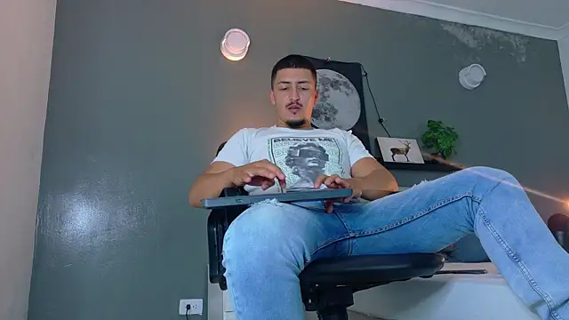 MrFox   online show from November 2025 07:16:02 PM