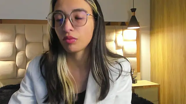 Emilia Bons online show from September 2025 12:49:01 PM