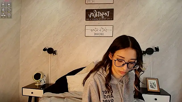 Emilia Bons online show from February 2026 01:42:01 PM