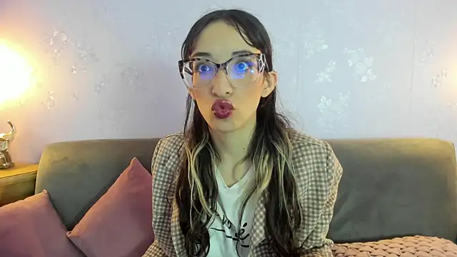 Emilia Bons online show from April 2026 12:55:02 PM