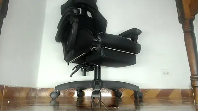 Snapshot of findomlatin chatting on May 2026 06:41:01 AM findomlatin online show from May 2026 06:41:01 AM