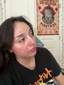 CharmingMaddie online show from April 2026 05:50:01 PM