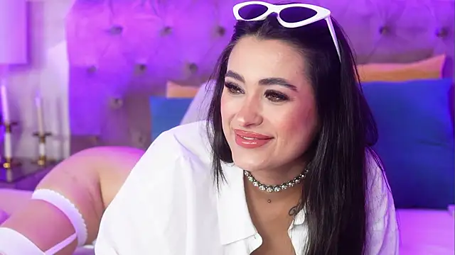 Pretty Lia  online show from November 2025 07:47:01 PM