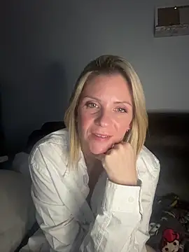 Lexi-Lux-X online show from November 2025 03:17:01 AM