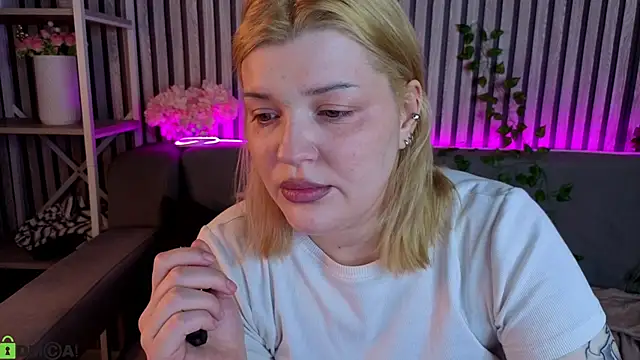 Snapshot of Michele_Greenn chatting on April 2026 02:27:02 AM Michele Greenn online show from April 2026 02:27:02 AM