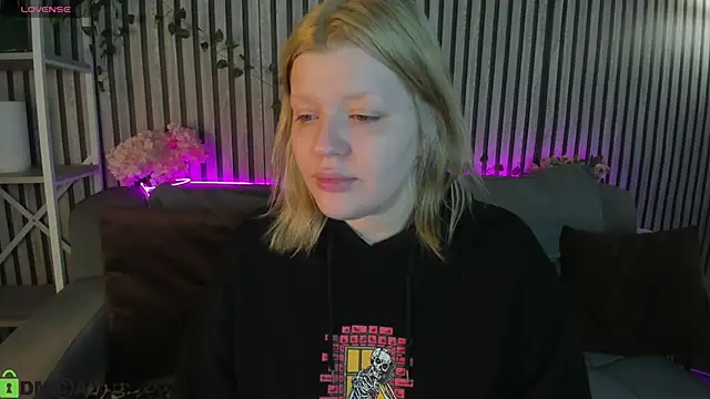 Snapshot of Michele_Greenn chatting on May 2026 01:03:02 AM Michele Greenn online show from May 2026 01:03:02 AM